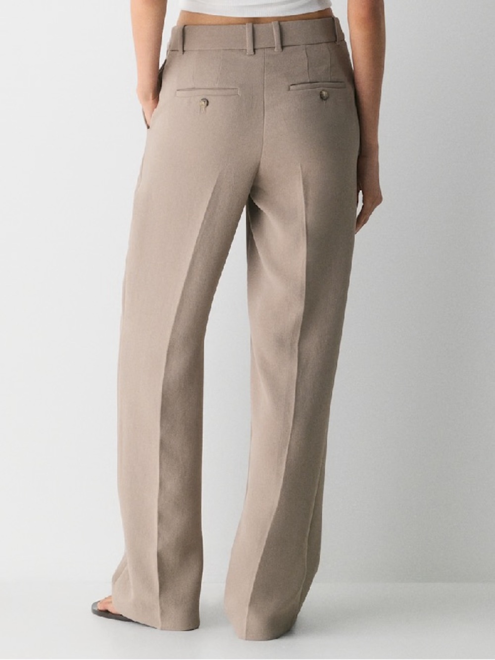 NEW Aritzia Agency Crepette Pants in Taupe - Picture 2 of 6